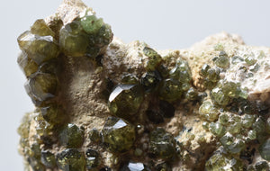 Demantoid xx ( Andradit, Granat )